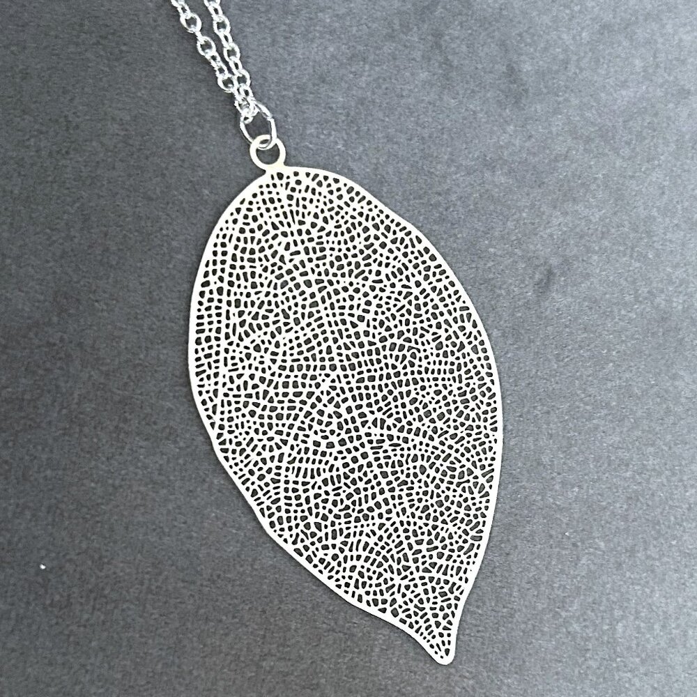 Leaf Necklace Silver toned